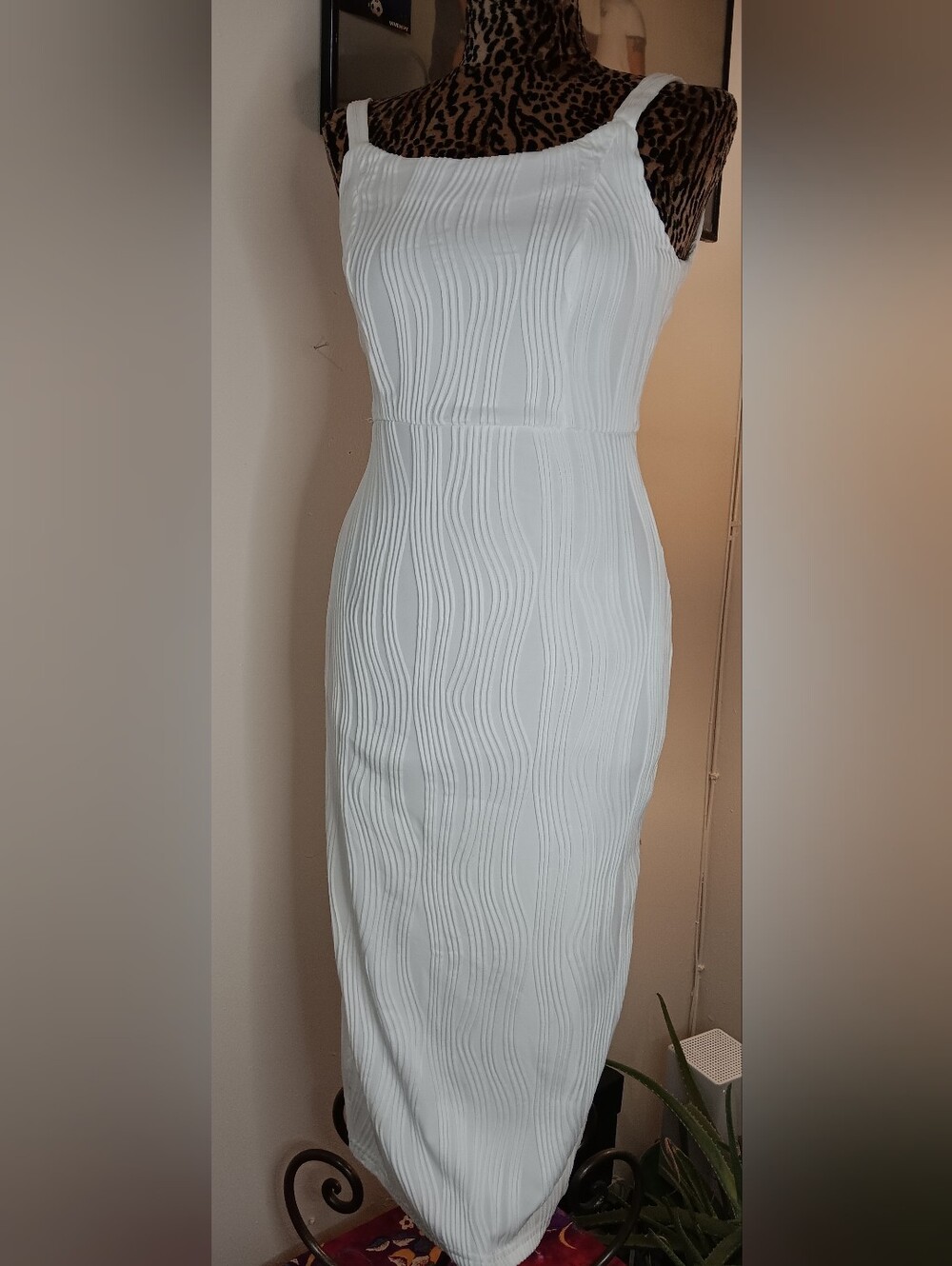 RIHOAS White Wave-Textured Midi Dress